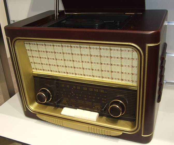 Retro-Style Radio