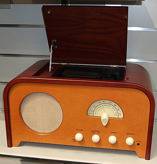 Retro-Style Radio