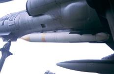Starfigther der Bundeswehr mit US-amerikanischer Atombombe (hier: Attrappe)